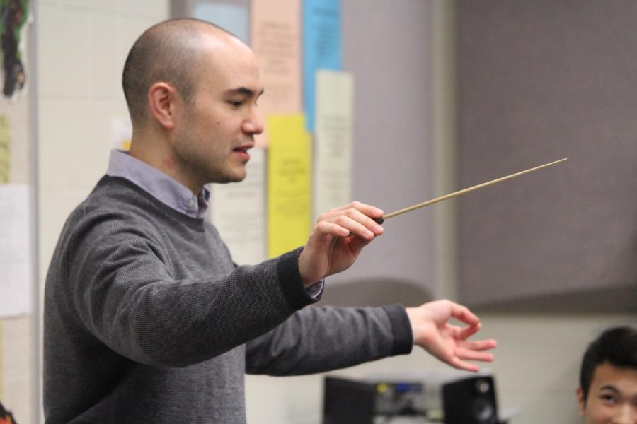 Ian Passmore comes from UNO to conduct students.