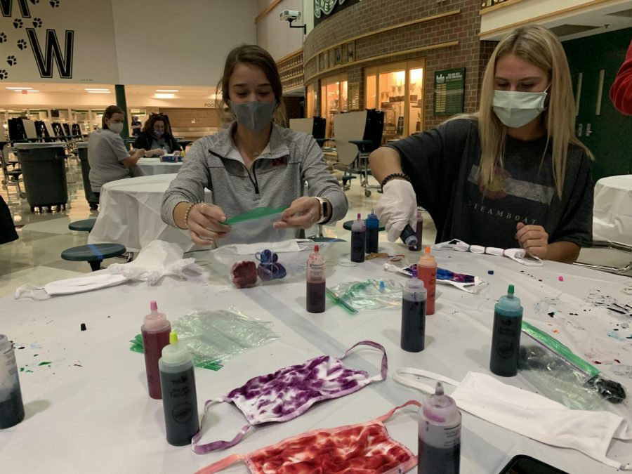 The Class of 2021 came together to do the mask tie dye event in the Commons. Students went to various tables to create their colorful masks. “I thought the turnout was a perfect amount,” senior Lily Dame said. “Even though we did not have a lot of seniors, it was nice 