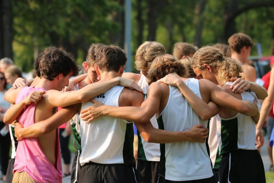 The Varsity Boys Cross Country team prepares for a meet at Walnut Grove. With the extreme heat, the runners focused on their physical preparation so they could perform their best. “Us, as runners, cant control the weather or the conditions we run in, so all we can do is prepare for them,” junior Piercze Marshall said. “The number one most important thing to do the day before and day of the race is to hydrate. By being hydrated, I prevented cramps, being more tired than usual, and heat-exhaustion like we saw happen to other runners.” 