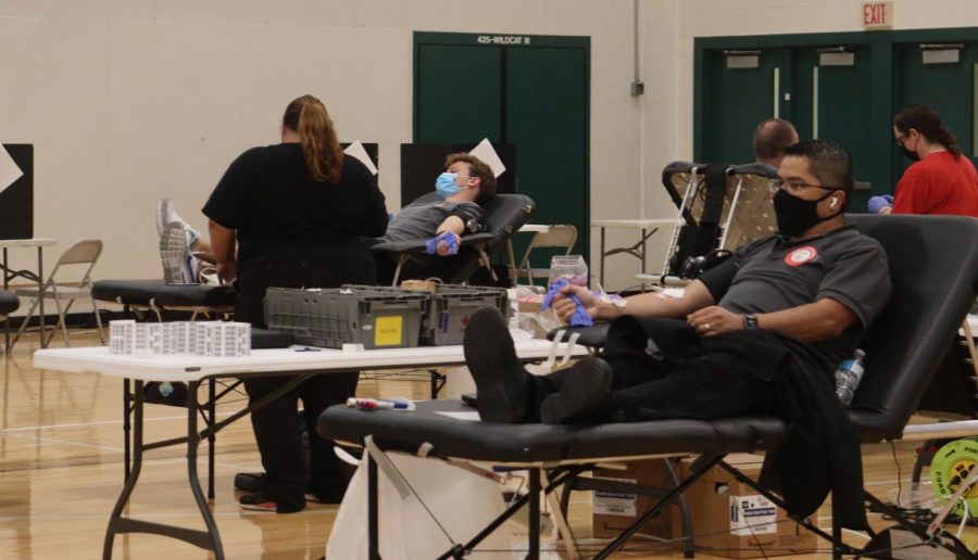 Donating+blood+for+the+first+time%2C+senior+Luke+Hudek+participates+in+the+fall+blood+drive.+Heading+into+this+experience%2C+Hudek+felt+waves+of+emotions+but+was+prepared+and+aware+of+the+benefits+his+donation+would+provide.+%E2%80%9COverall+I+had+a+good+experience%2C+and+it%E2%80%99ll+be+very+beneficial+to+keep+donating%2C%E2%80%9D+Hudek+said.+%E2%80%9CI+want+to+donate+in+the+future+because+nothing+bad+can+happen+to+me+and+only+good+things+can+happen+to+people+who+need+the+blood.%E2%80%9D+