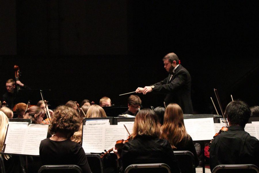 Samuel+Zeleski+conducts+the+orchestra+show+after+spending+3+months+working+with+the+students.