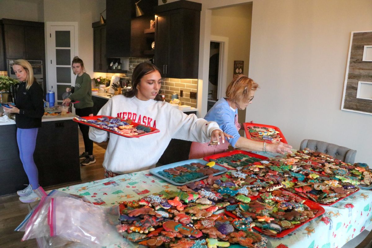 Placing+out+all+of+the+finished+cookies%2C+senior+Sydney+Prasch+organizes+all+of+the+decorated+gingerbread+cookies.+Prasch+and+her+extended+family+got+together+to+bake+2%2C000+plus+cookies+to+give+out+to+friends+and+food+drives.+The+cookies+are+all+made+from+my+aunts+homemade+recipes+and+they+are+the+best+things+Ive+ever+tasted%2C+Prasch+said.+Ive+been+helping+since+I+was+three+and+it+is+my+favorite+holiday+tradition.%0A