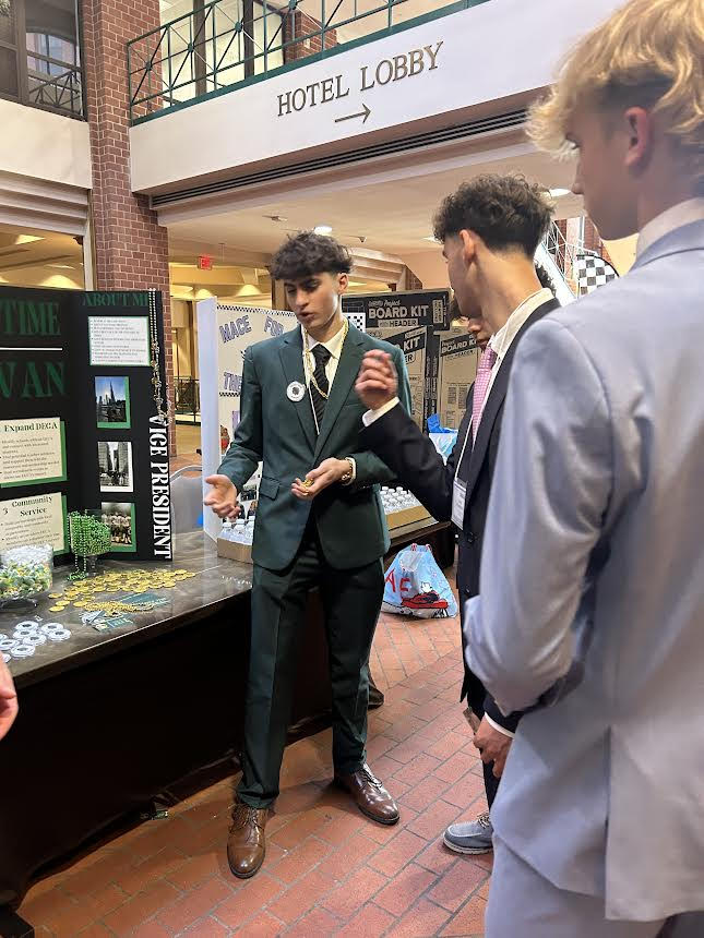 Campaigning to fellow DECA members, junior Marwan Alkhaleel communicates why he should earn a spot on the leadership team. “I can’t wait to bring my ideas to the state level and hopefully make a difference,” Alkhaleel said. “I want nothing more than to make a lasting impact during the year I have with this team.”